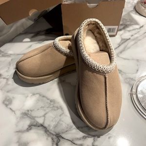 UGGS TASMAN MUSTARD SEED SIZE 5